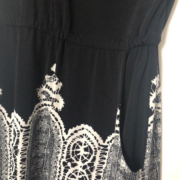 Black mini dress with pockets - Picture 3 of 3